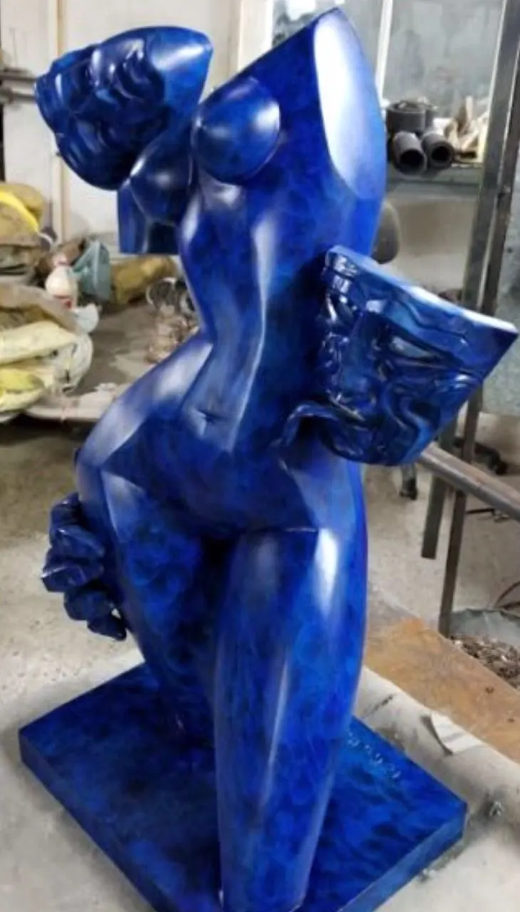 “Obsession” — sculpture by Igor Tcholaria